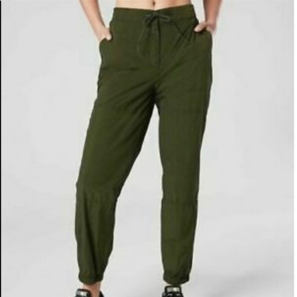 NWT Athleta Expedition Joggers size 4 Green Olive MidRise relaxed fit - Picture 3 of 9